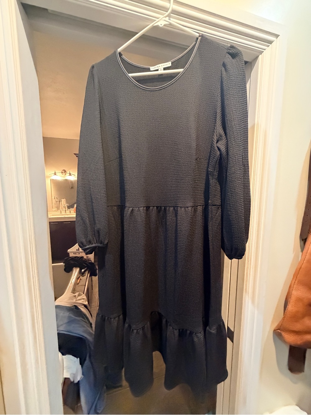 Sandra Darren Black Textured Tiered Long-Sleeve Dress